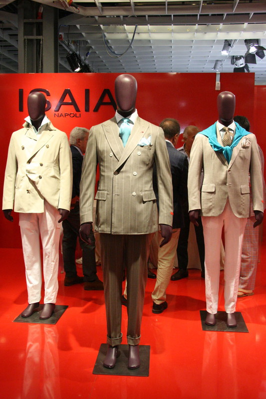 イザイア　Isaia ダブルのストライプスーツ